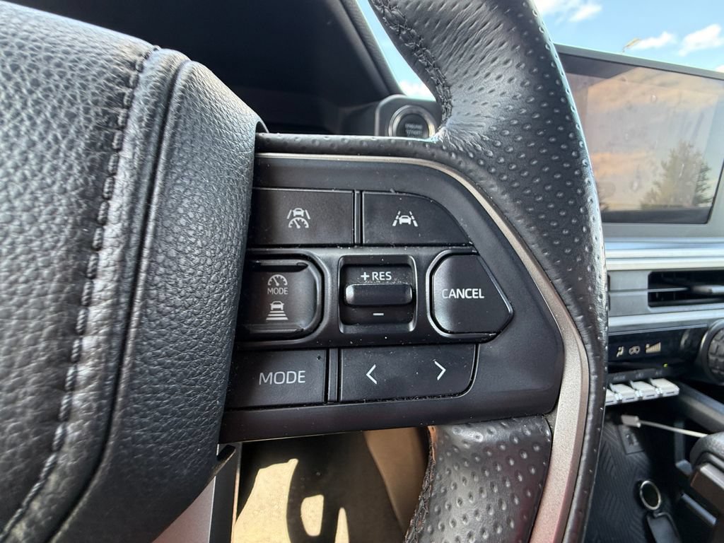 Used 2025 Toyota 4Runner SR5 AWD/4WD image 17