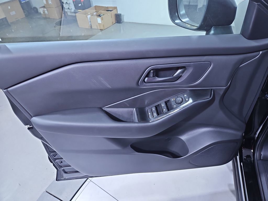 New 2025 Nissan Rogue S image 10