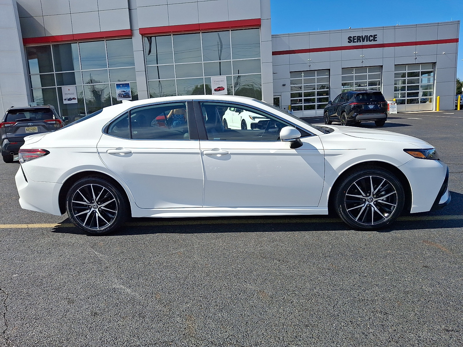 Used 2024 Toyota Camry SE FWD image 8