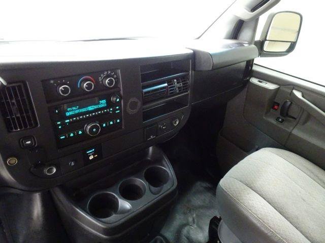 Used 2017 Chevrolet Express 3500 RWD image 25