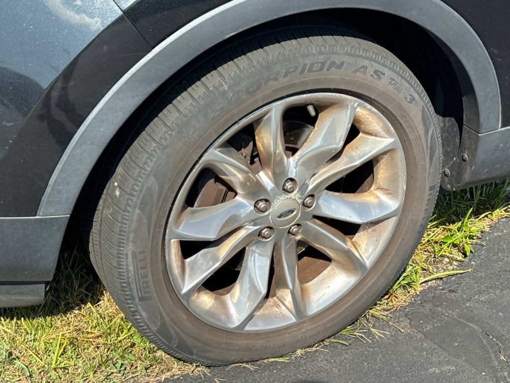 Used 2015 Ford Explorer XLT w/ Equipment Group 202B FWD image 9