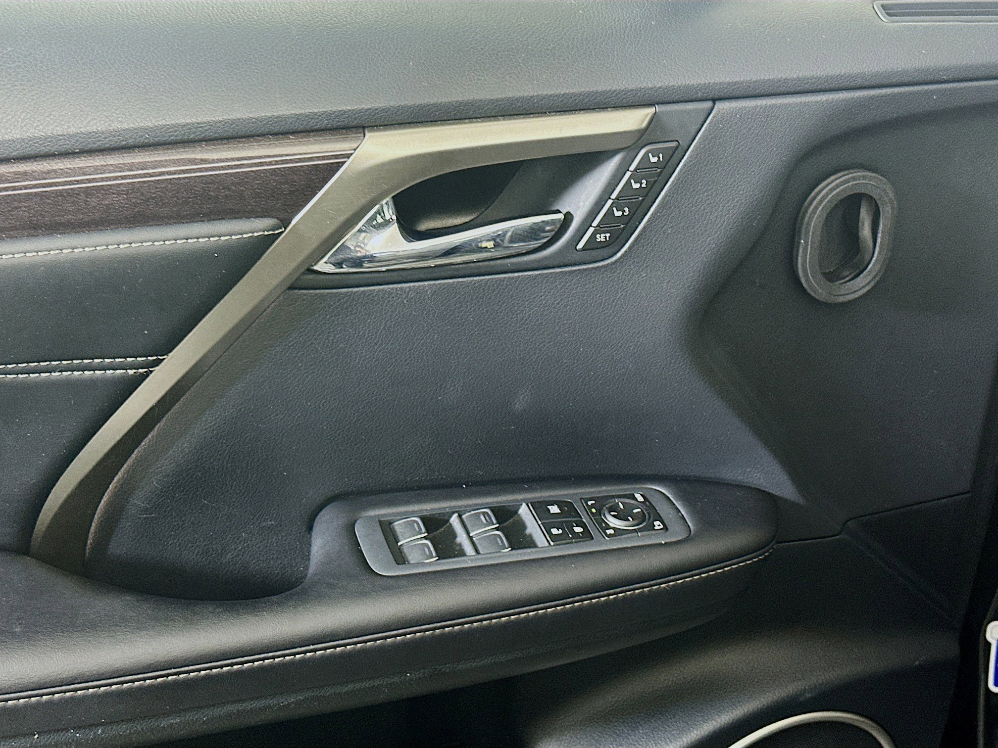 Used 2022 Lexus RX 350L Luxury image 15