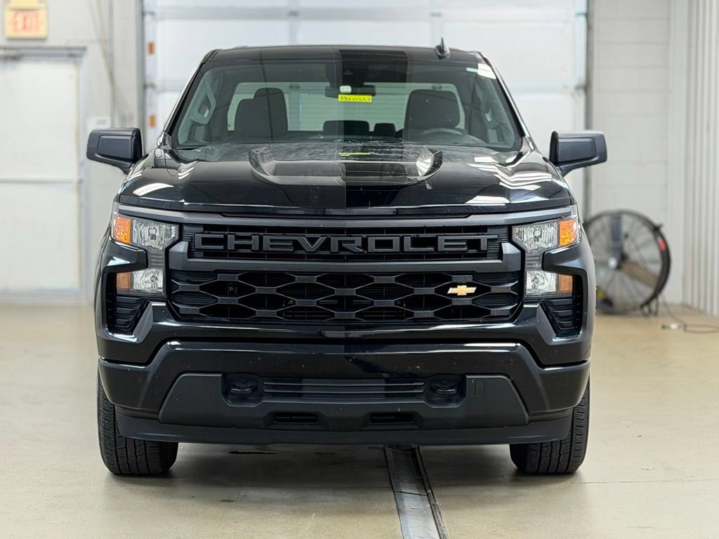 Used 2024 Chevrolet Silverado 1500 Custom AWD/4WD image 2