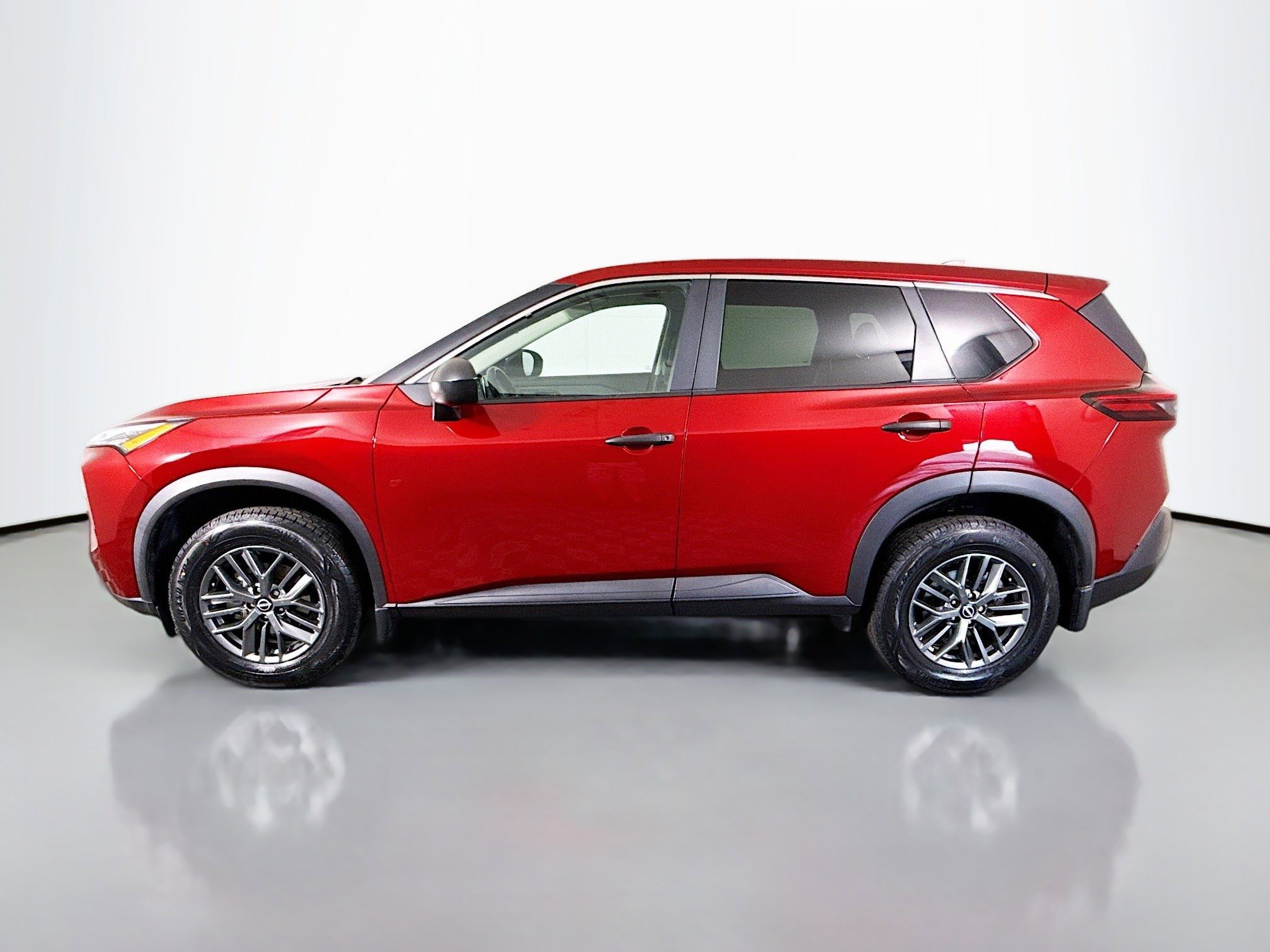 Used 2023 Nissan Rogue S image 6