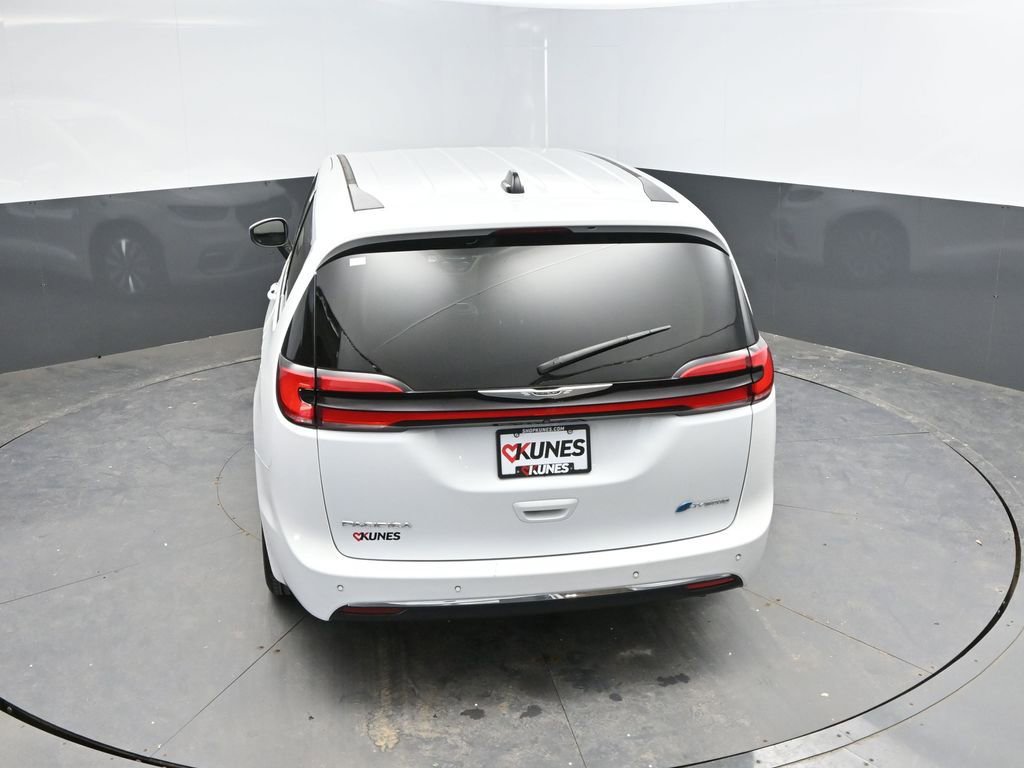 Used 2023 Chrysler Pacifica Touring-L FWD image 28