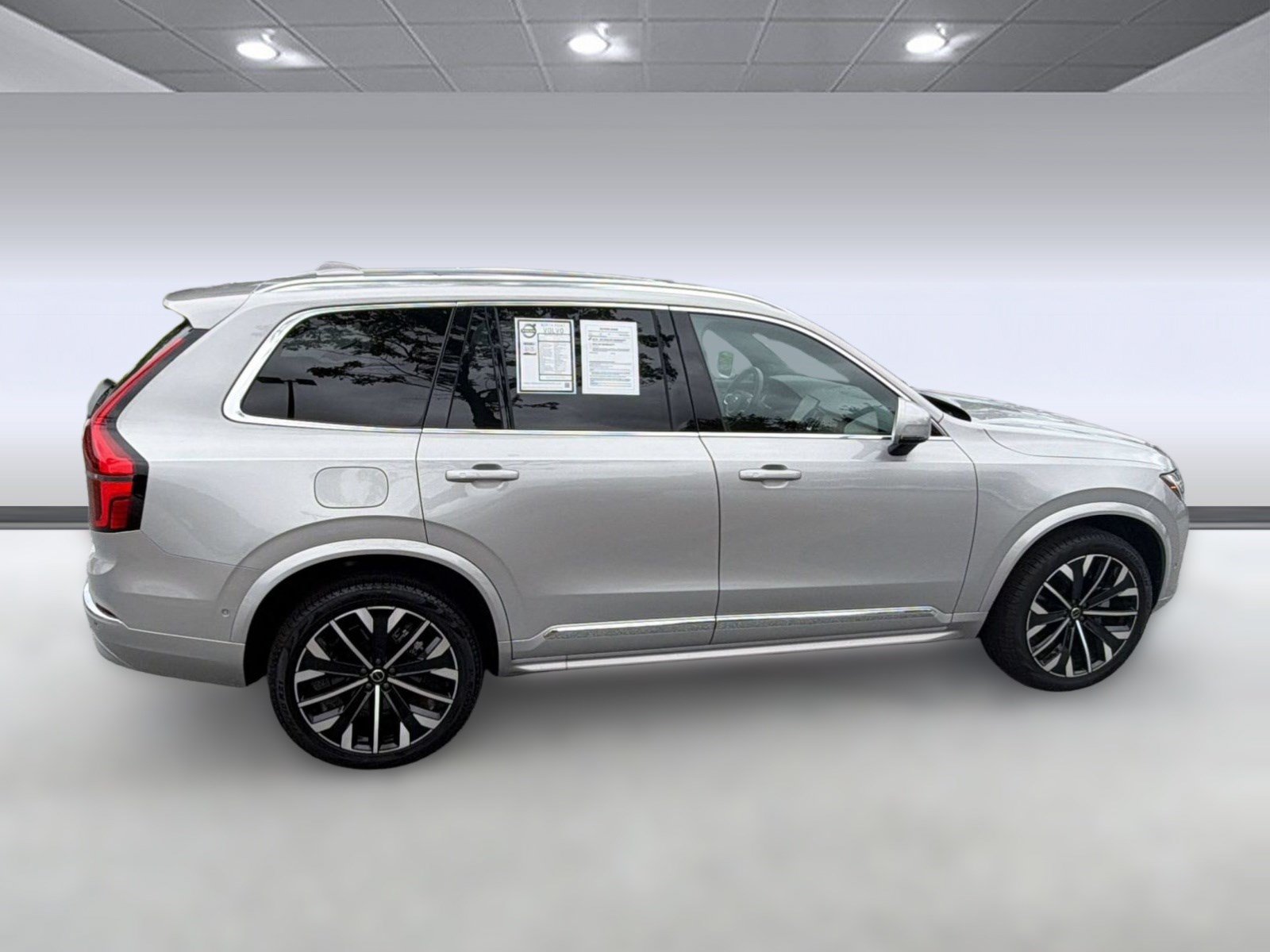 Certified 2025 Volvo XC90 B5 Plus AWD/4WD image 8