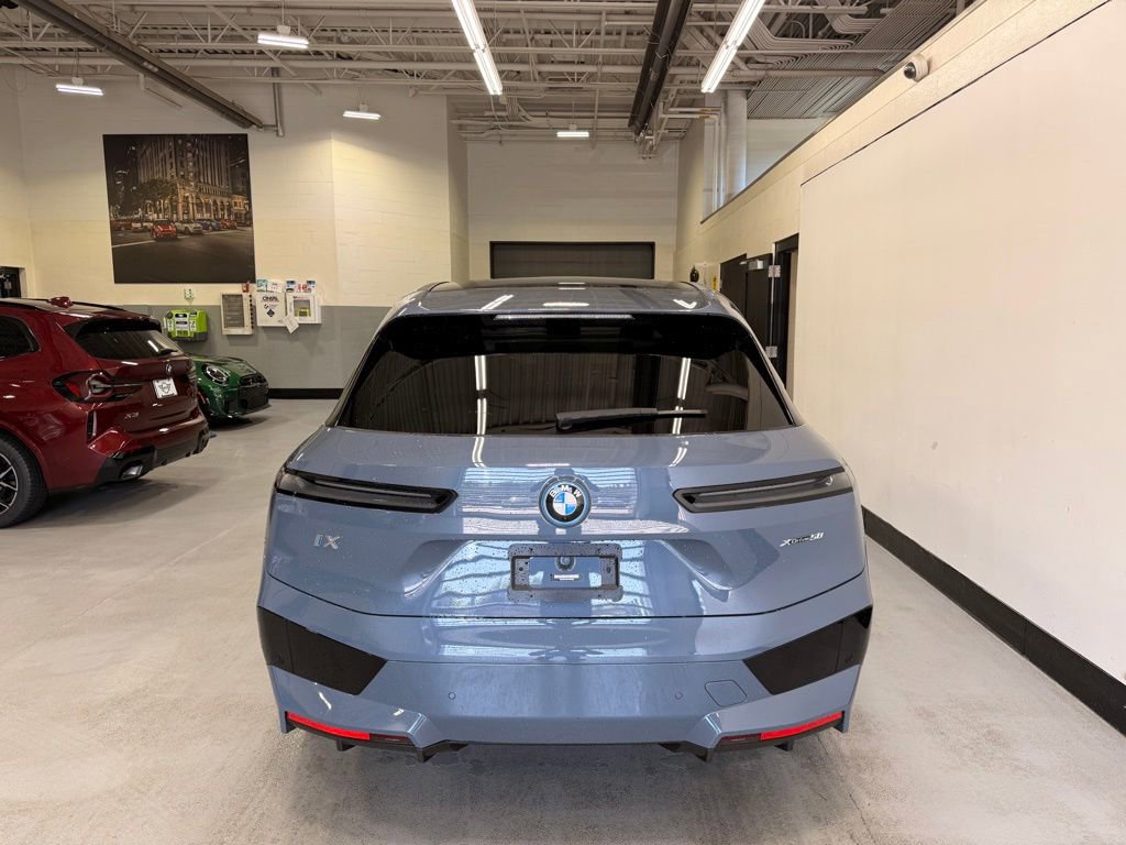 Used 2023 BMW iX xDrive50 w/ Premium Package AWD/4WD image 4