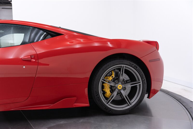 Used 2015 Ferrari 458 Speciale Coupe RWD image 36