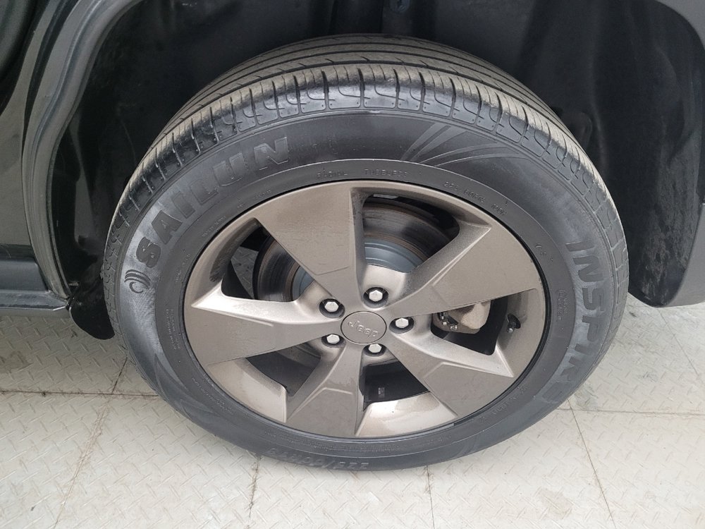 Used 2016 Jeep Cherokee 75th Anniversary AWD/4WD image 31