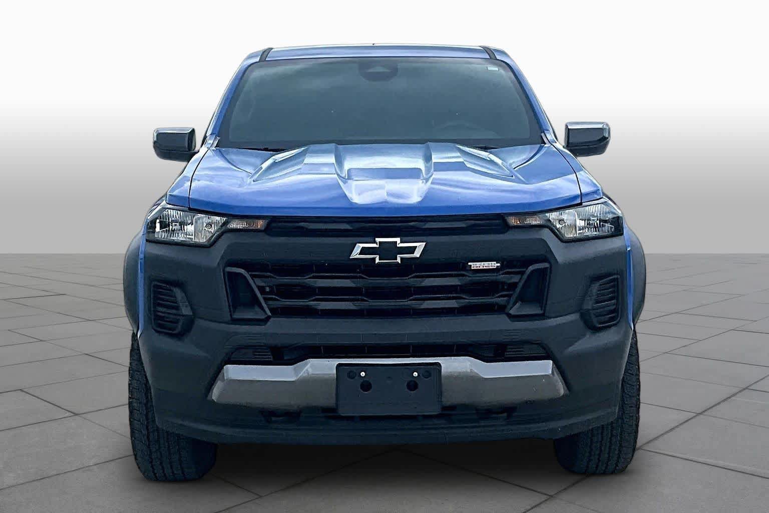 Used 2025 Chevrolet Colorado Trail Boss AWD/4WD image 3