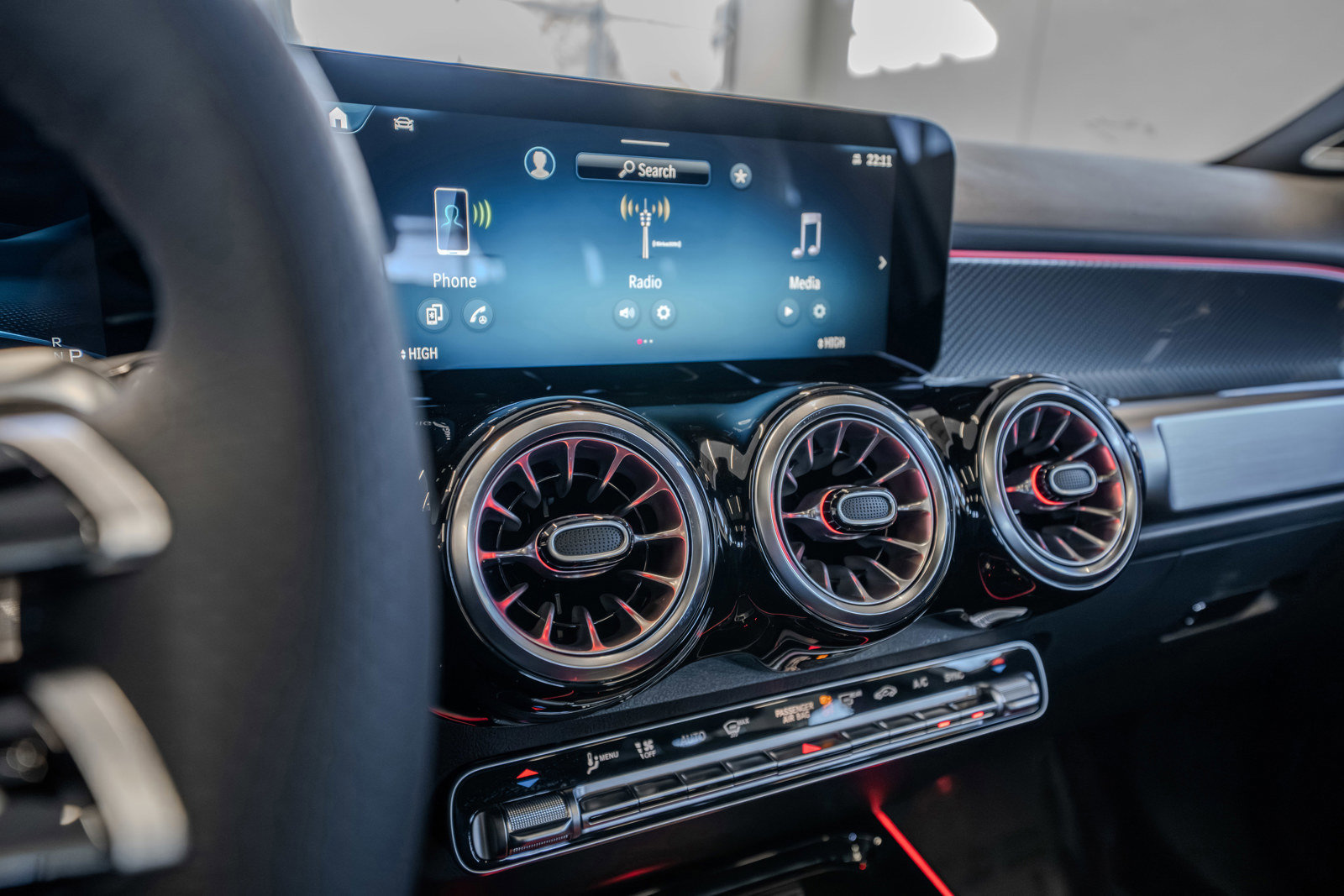 New 2026 Mercedes-Benz GLB 35 AMG 4MATIC image 30