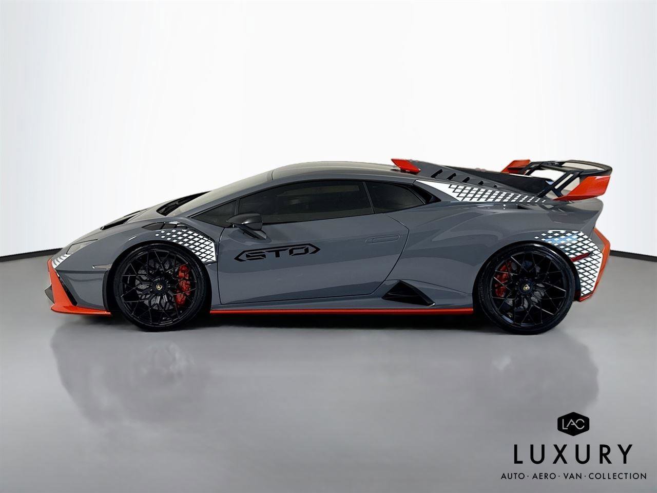 Used 2021 Lamborghini Huracan STO image 9