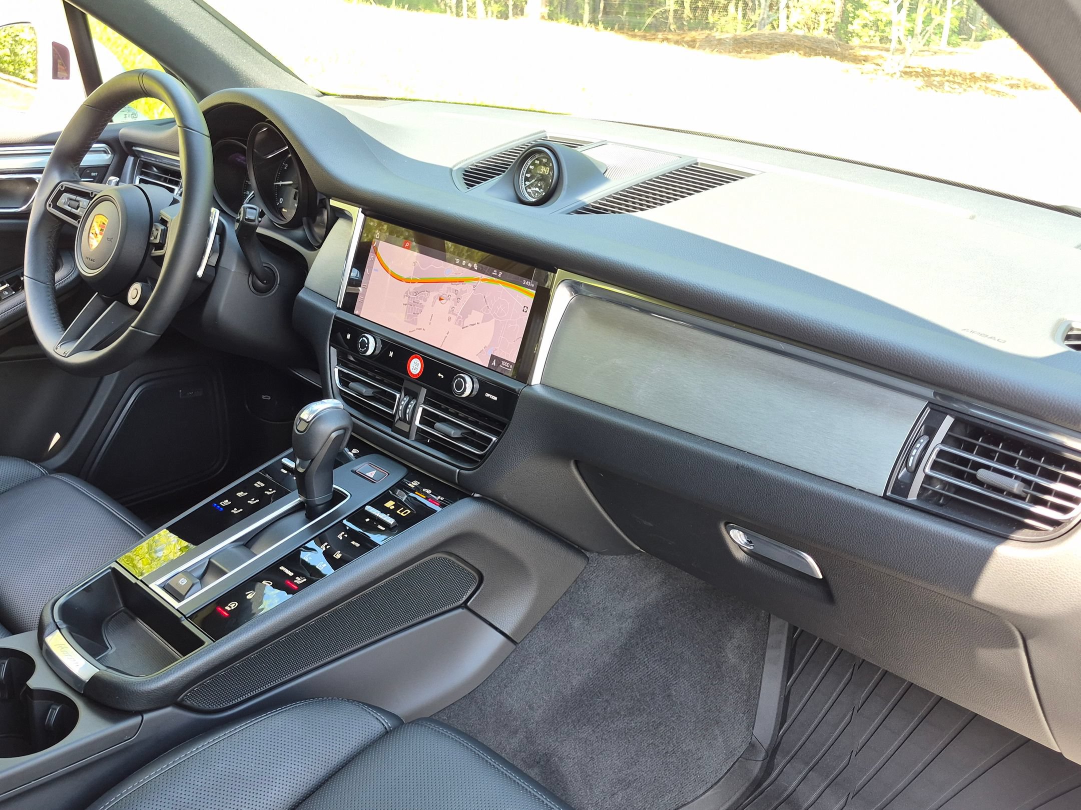 Certified 2026 Porsche Macan AWD/4WD image 27