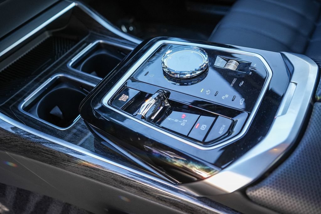 Used 2026 BMW 750e xDrive AWD/4WD image 17
