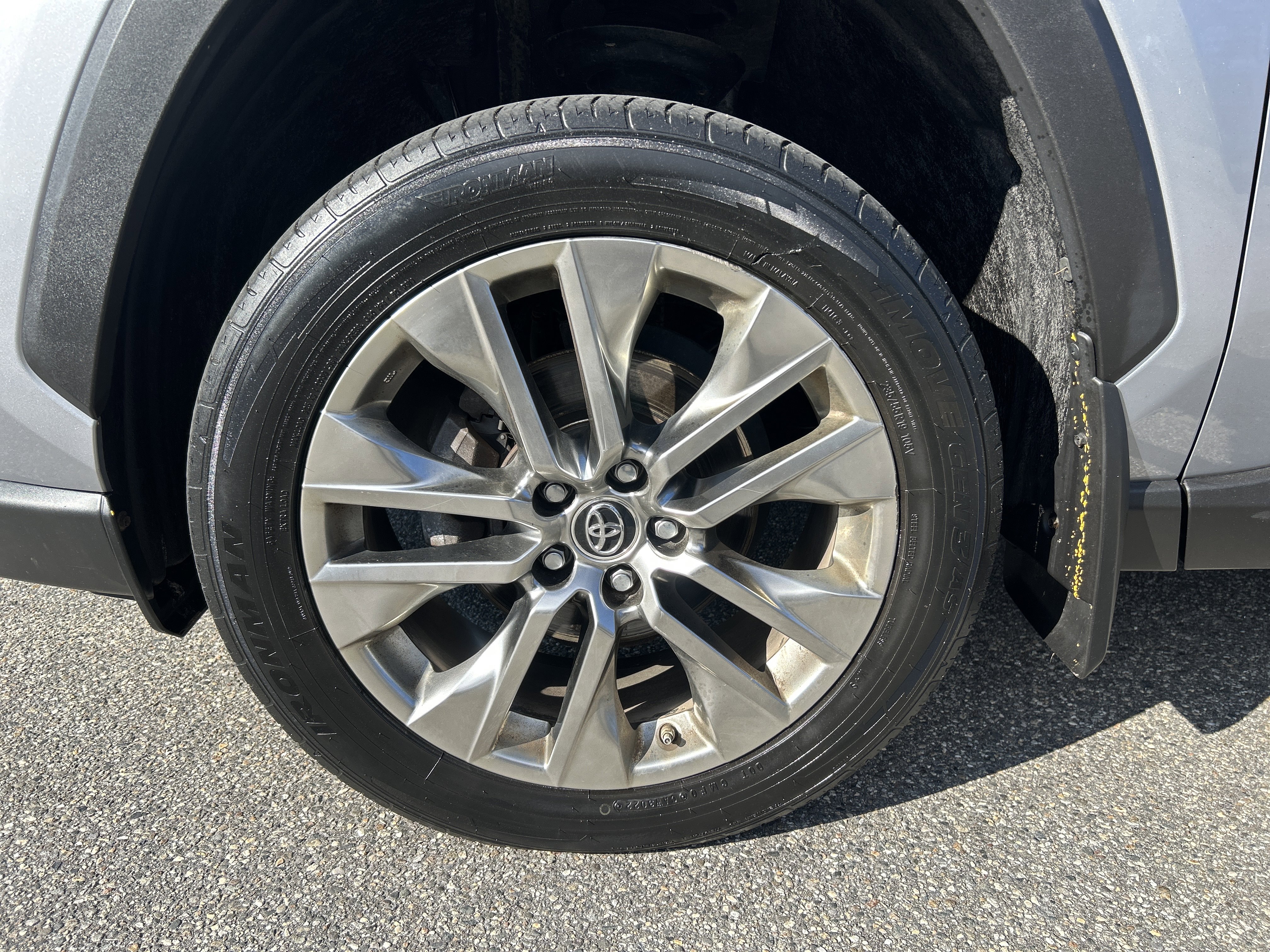 Used 2019 Toyota RAV4 Limited w/ Cold Weather Package AWD/4WD image 19