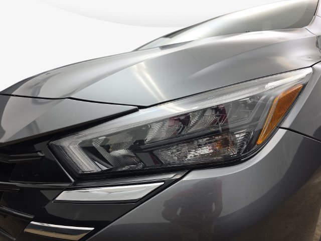 Used 2025 Nissan Versa S w/ Trunk Package FWD image 32