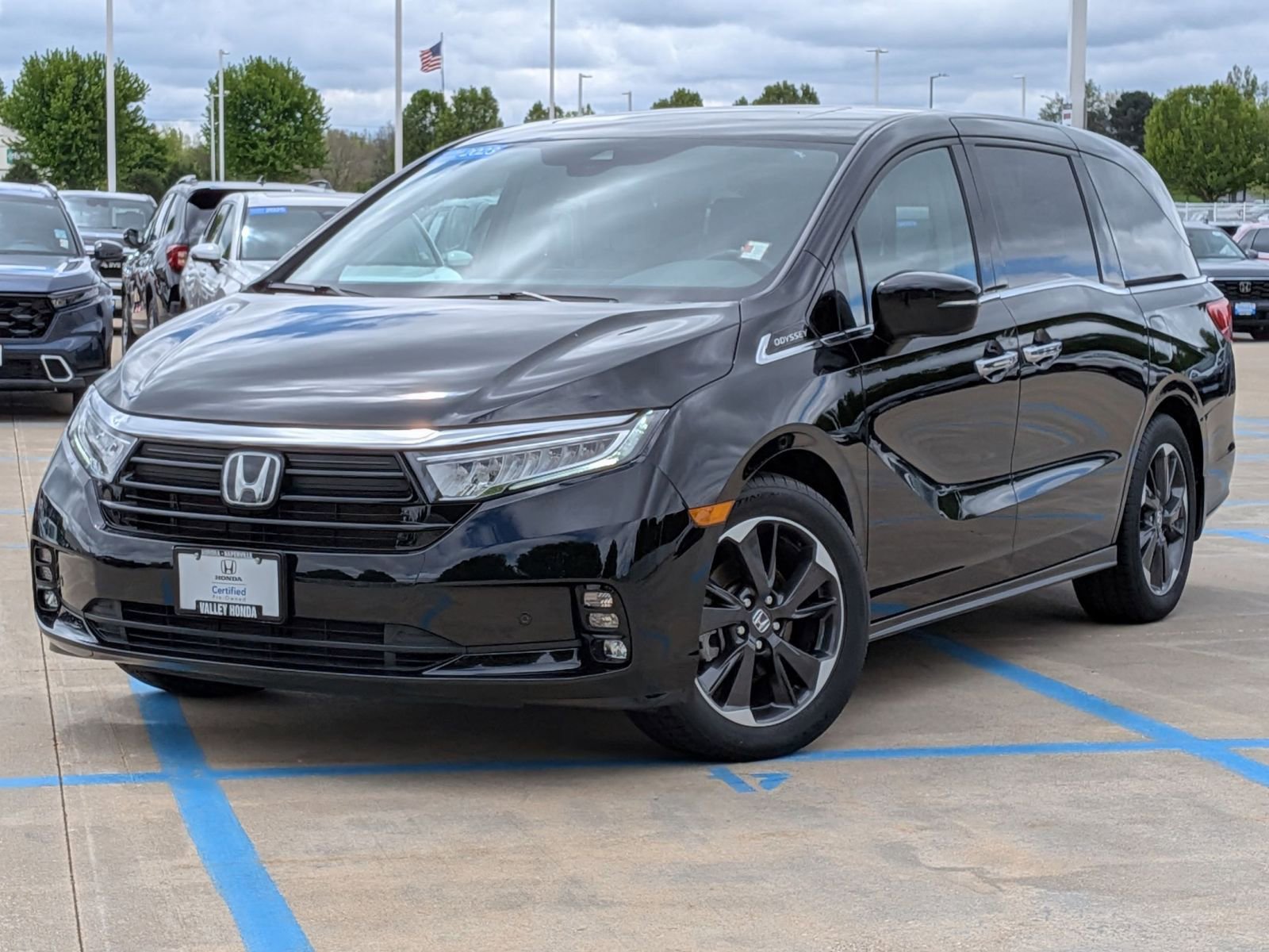 Certified 2023 Honda Odyssey Elite image 2