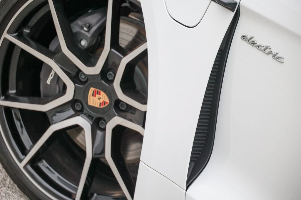 Certified 2026 Porsche Taycan AWD/4WD image 21
