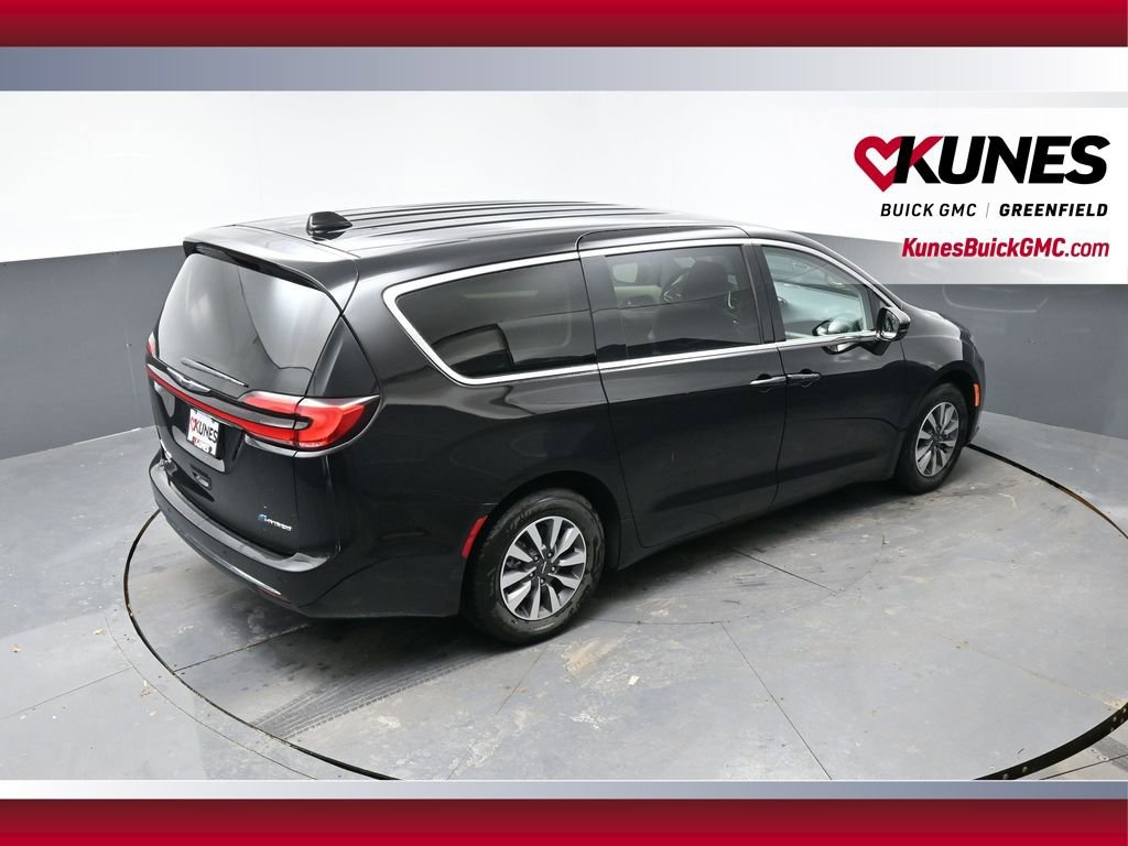 Used 2024 Chrysler Pacifica Select FWD image 38