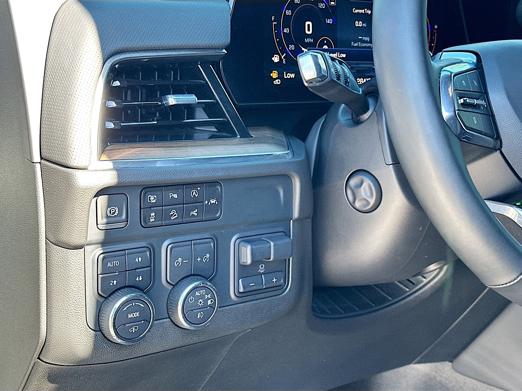 Used 2025 Chevrolet Tahoe High Country image 10