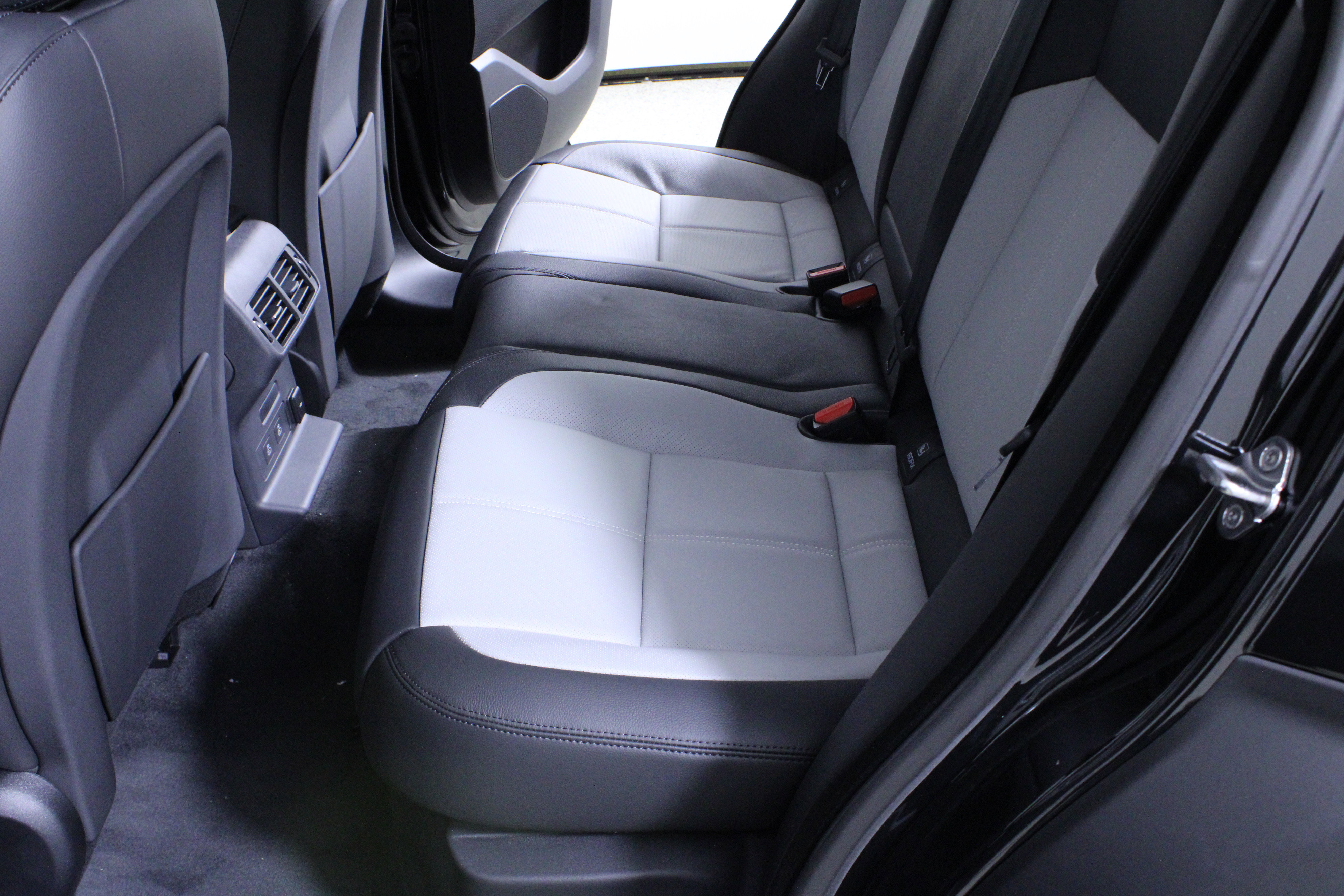 New 2026 Land Rover Range Rover Velar Dynamic SE image 10