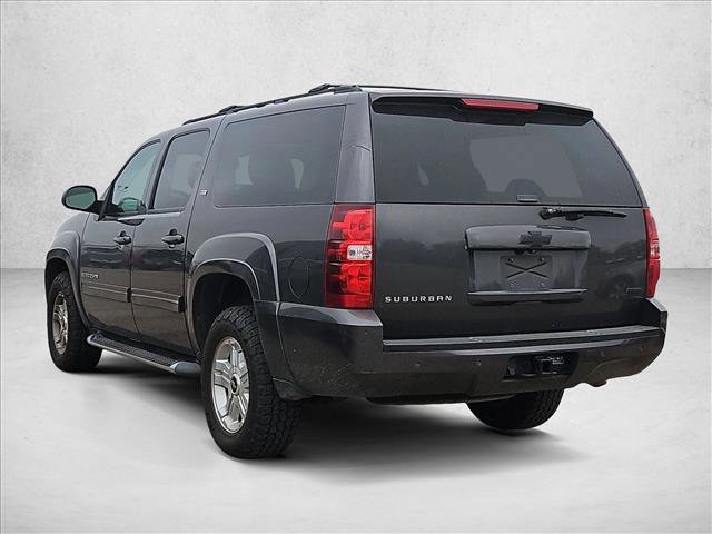Used 2011 Chevrolet Suburban LT image 7