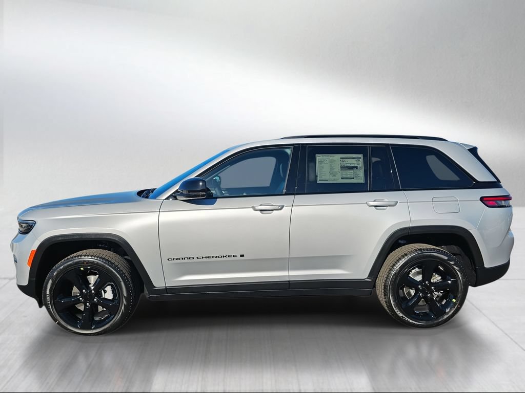 New 2025 Jeep Grand Cherokee Limited w/ Black Appearance Package AWD/4WD image 3