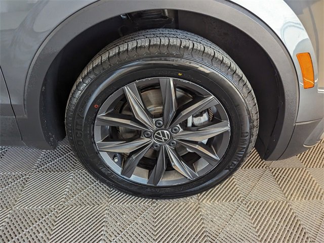 Certified 2022 Volkswagen Tiguan SE w/ Panoramic Sunroof Package image 19
