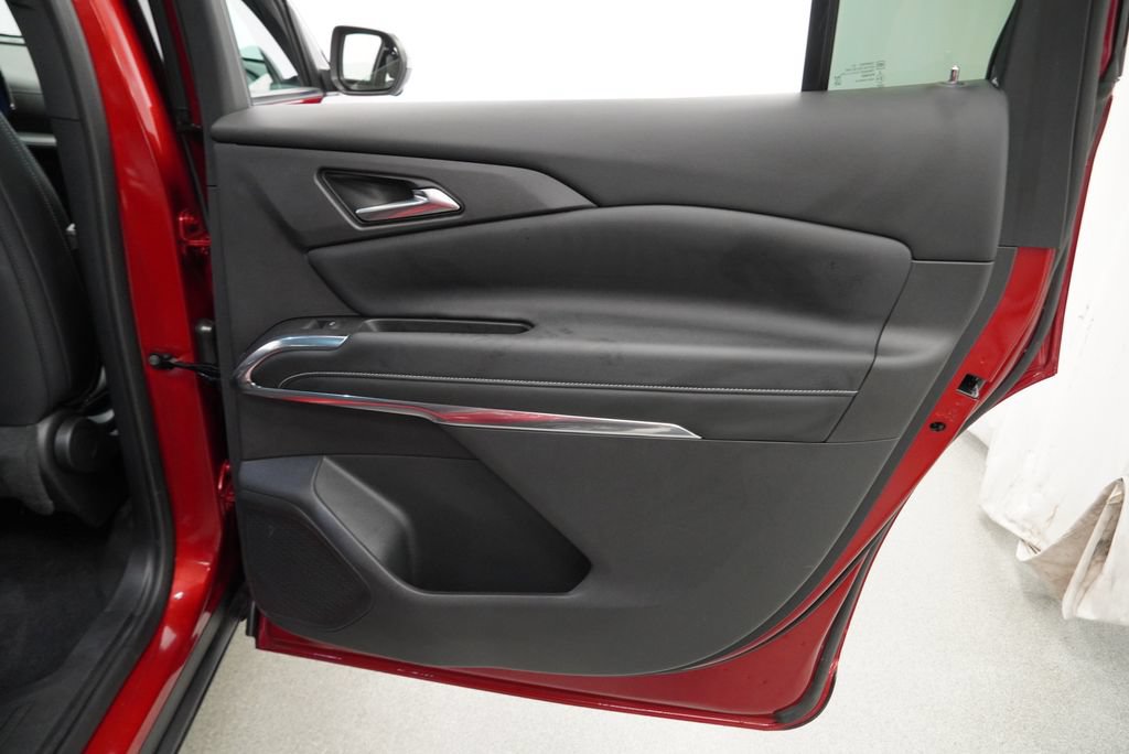 Used 2025 Chevrolet Traverse LT w/ Driver Confidence Package FWD image 27