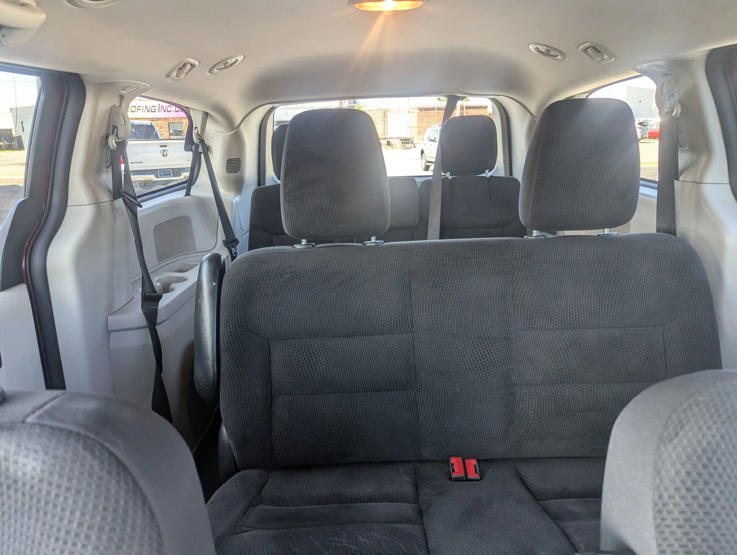 Used 2019 Dodge Grand Caravan SE w/ UConnect Hands-Free Group FWD image 18