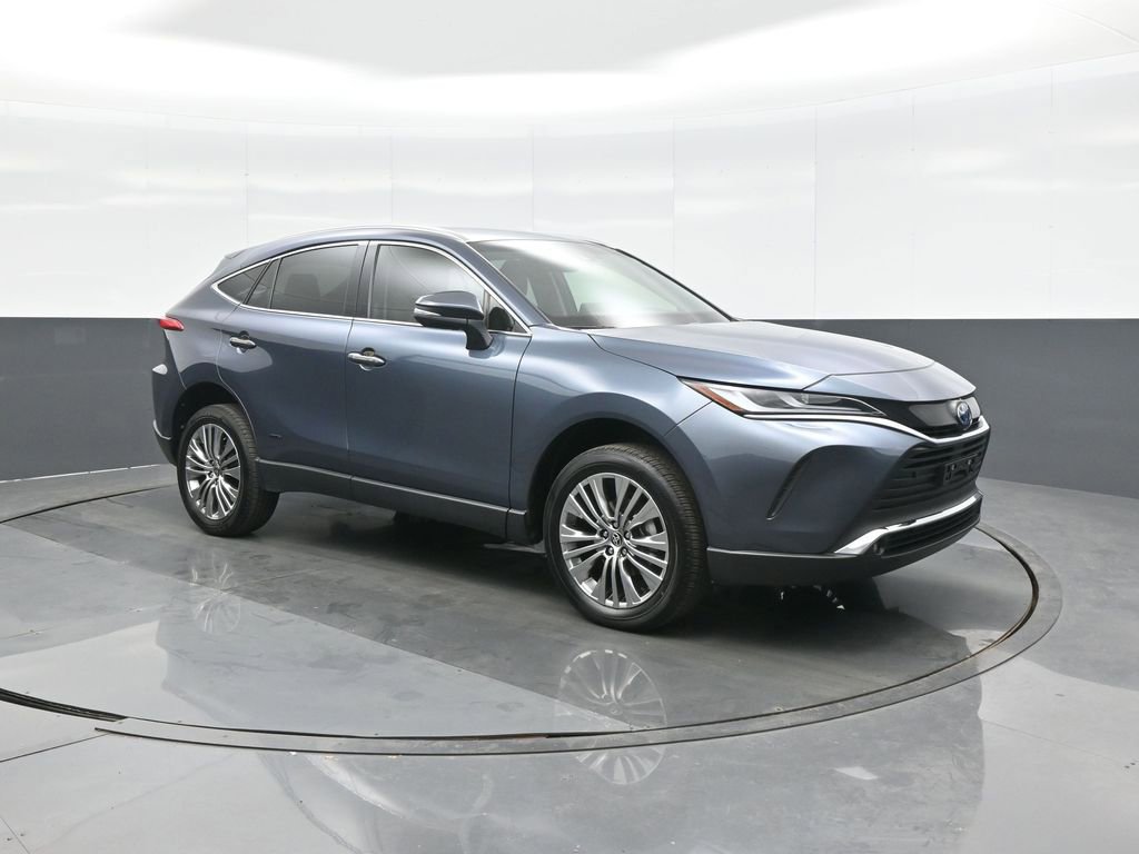 Certified 2024 Toyota Venza XLE image 1