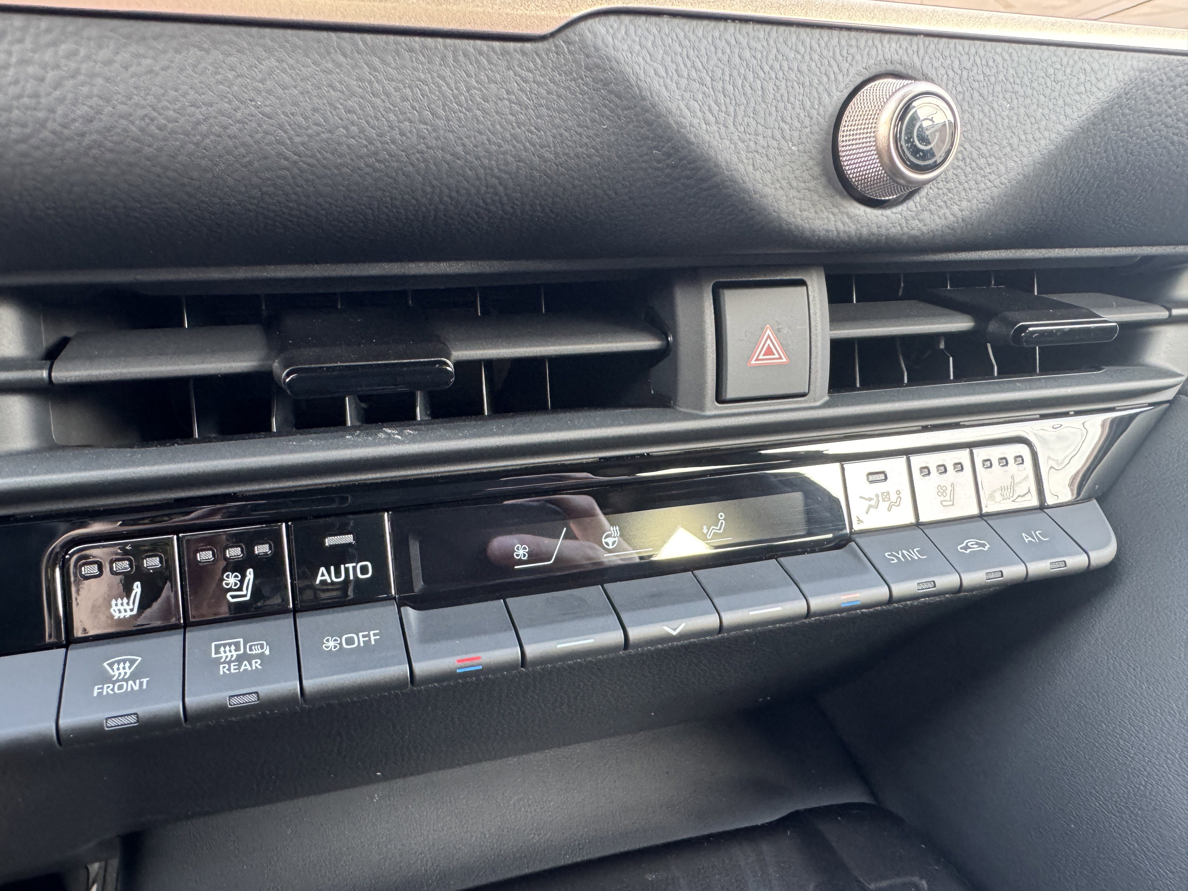 Certified 2025 Toyota Crown Signia image 27