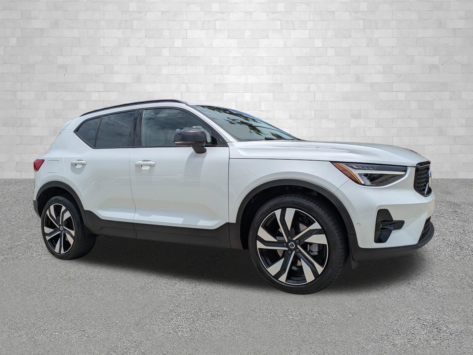 Used 2023 Volvo XC40 B5 Plus w/ Protection Package Premier
