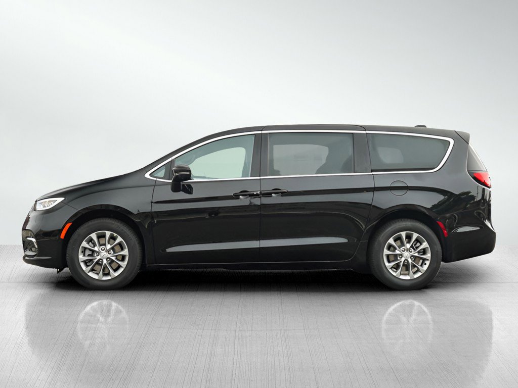 New 2026 Chrysler Pacifica Select image 4