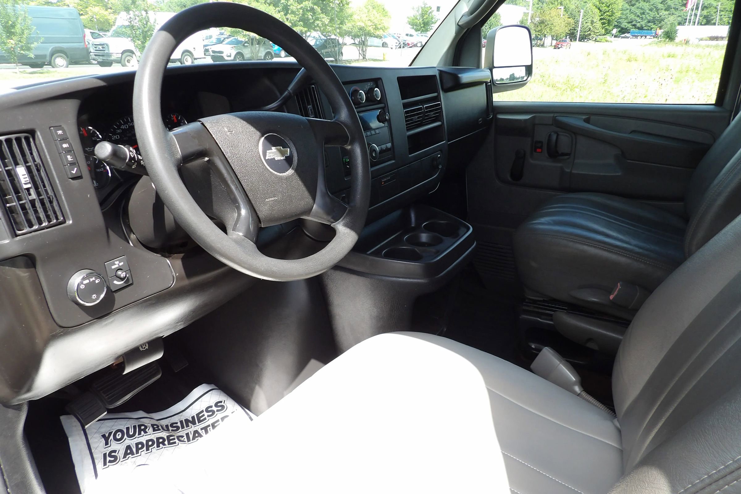 Used 2008 Chevrolet Express 1500 AWD image 8