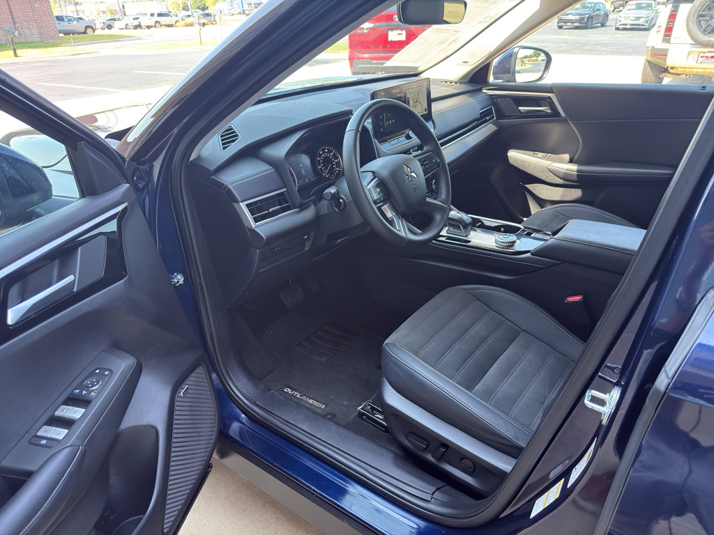 Used 2025 Mitsubishi Outlander SE AWD/4WD image 16