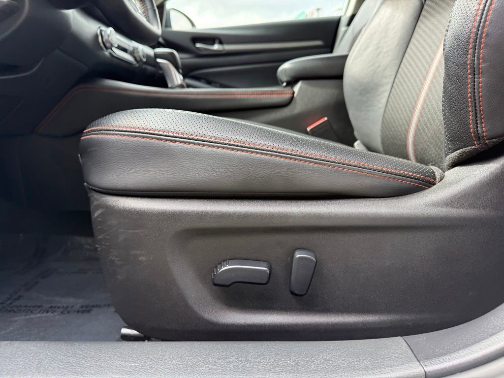 Used 2025 Nissan Altima 2.5 SR FWD image 14