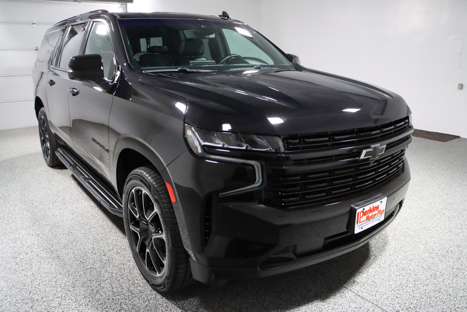 Used 2024 Chevrolet Suburban RST w/ Luxury Package AWD/4WD image 5