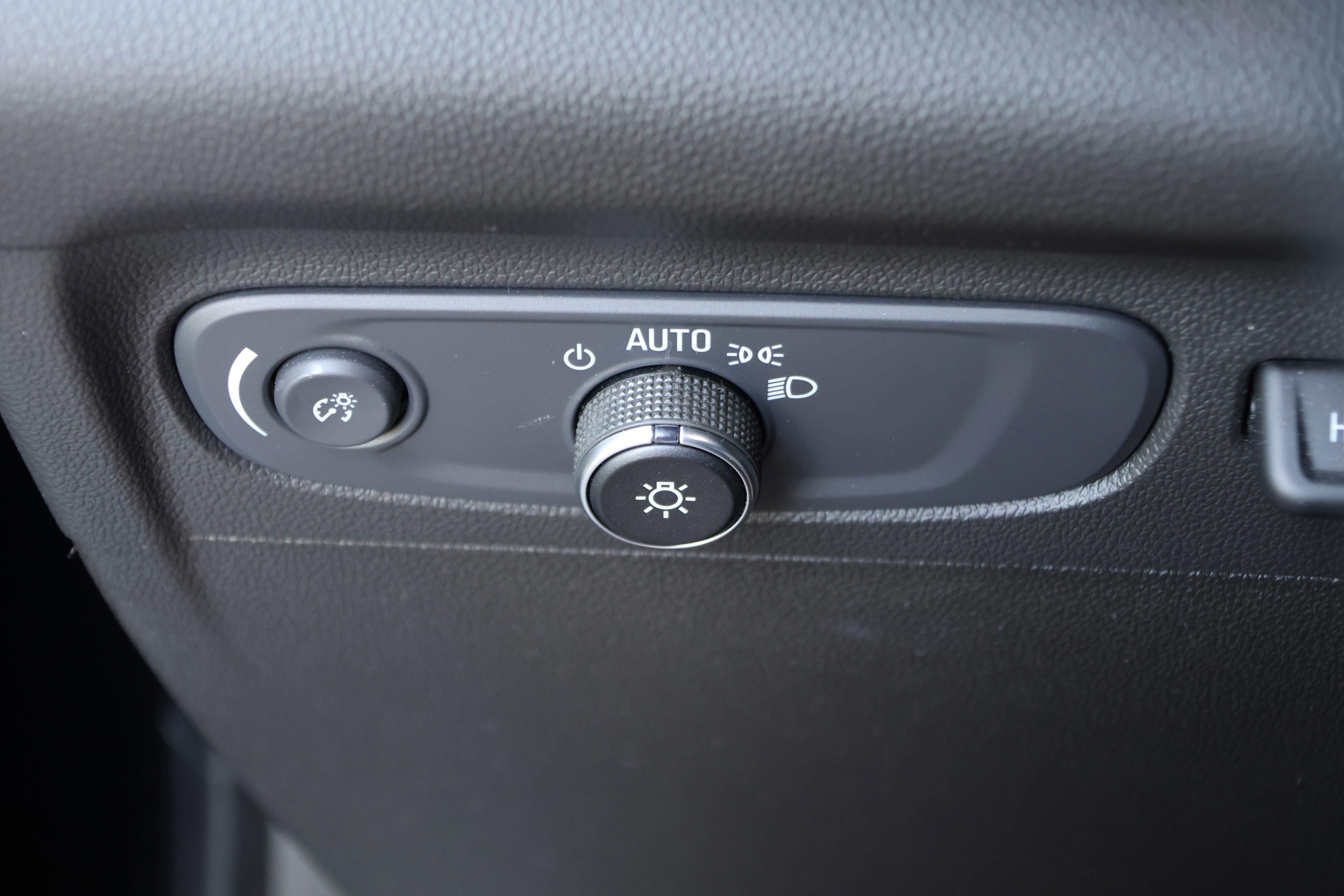 Used 2022 Buick Envision Avenir w/ Technology Package II FWD image 14