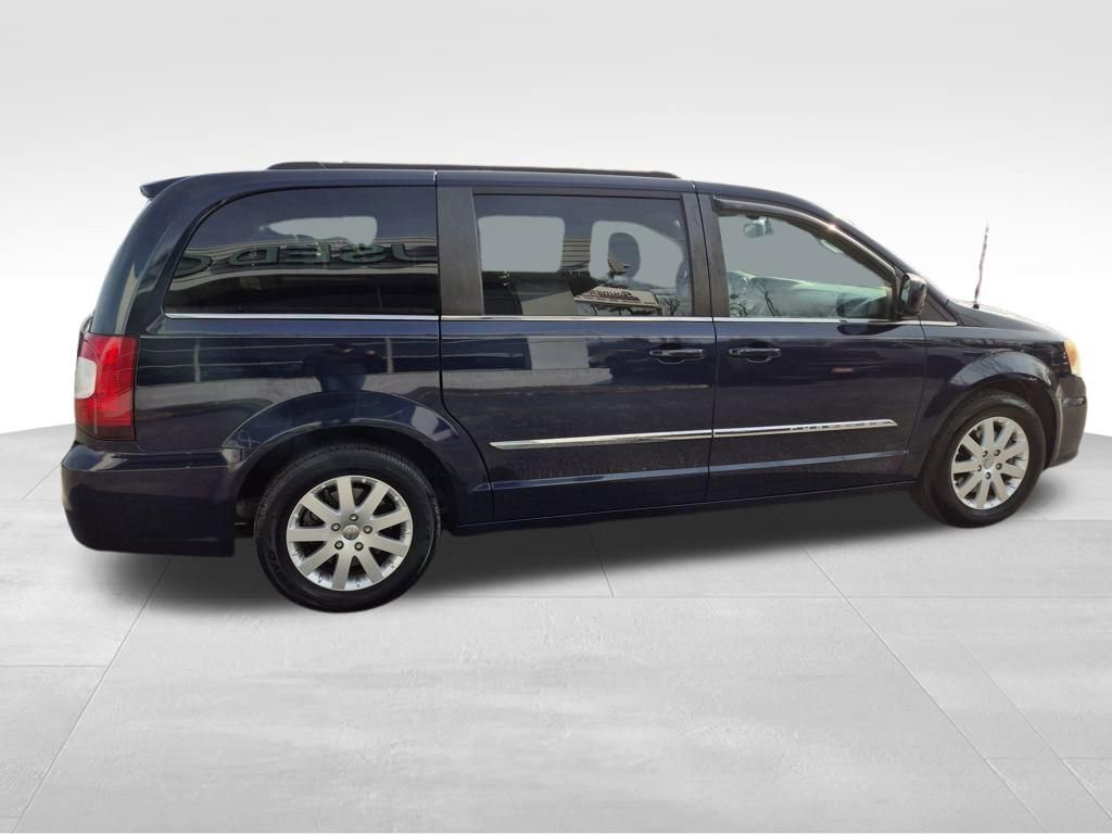 Used 2013 Chrysler Town & Country Touring image 10