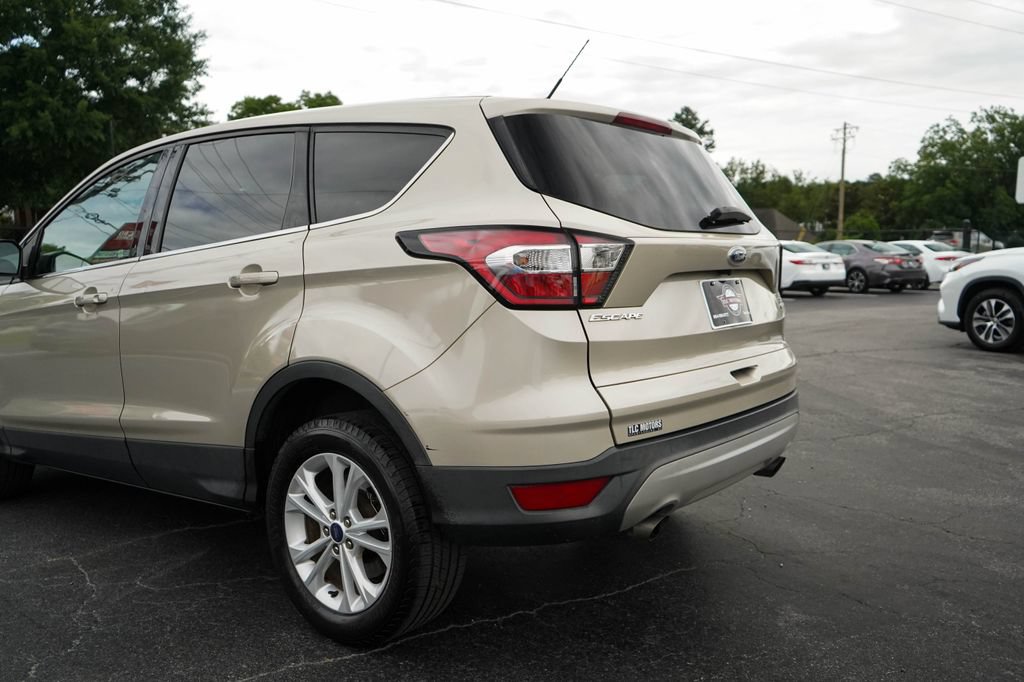 Used 2017 Ford Escape SE FWD image 19