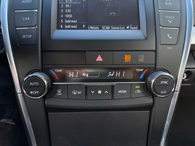 Used 2015 Toyota Camry SE image 19