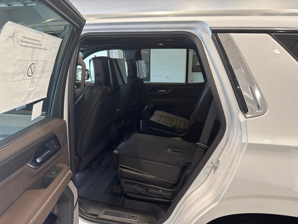 New 2026 GMC Yukon Denali Ultimate w/ LPO, Floor Liner Package AWD/4WD image 22