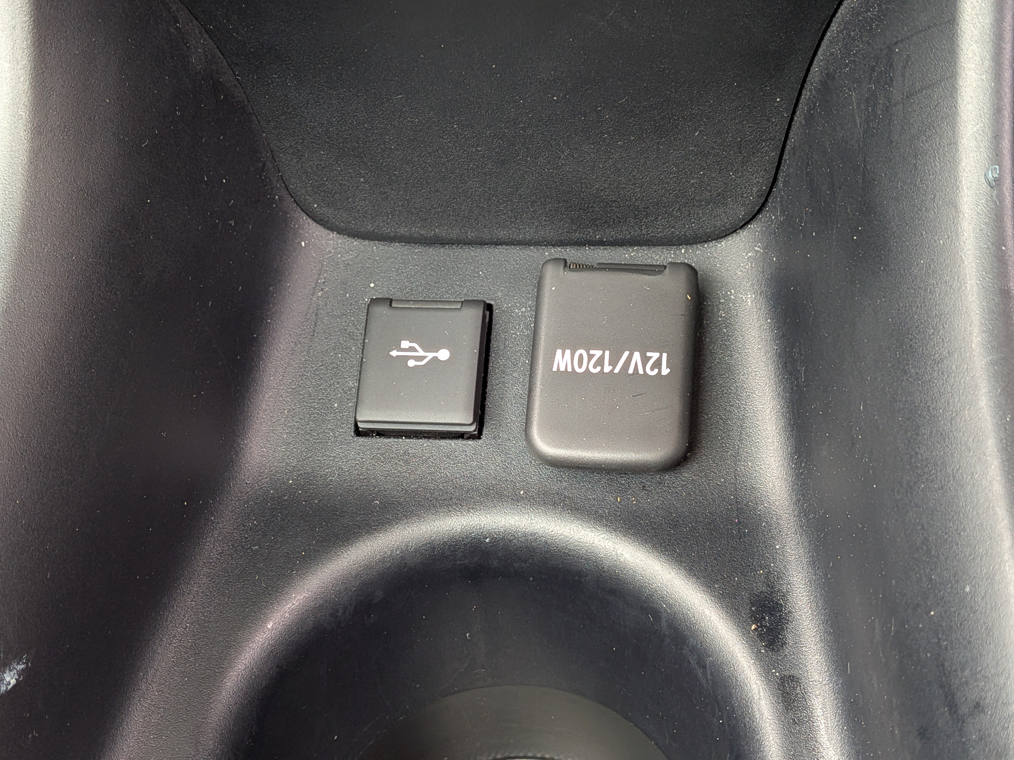 Used 2021 Toyota Prius L Eco FWD image 34