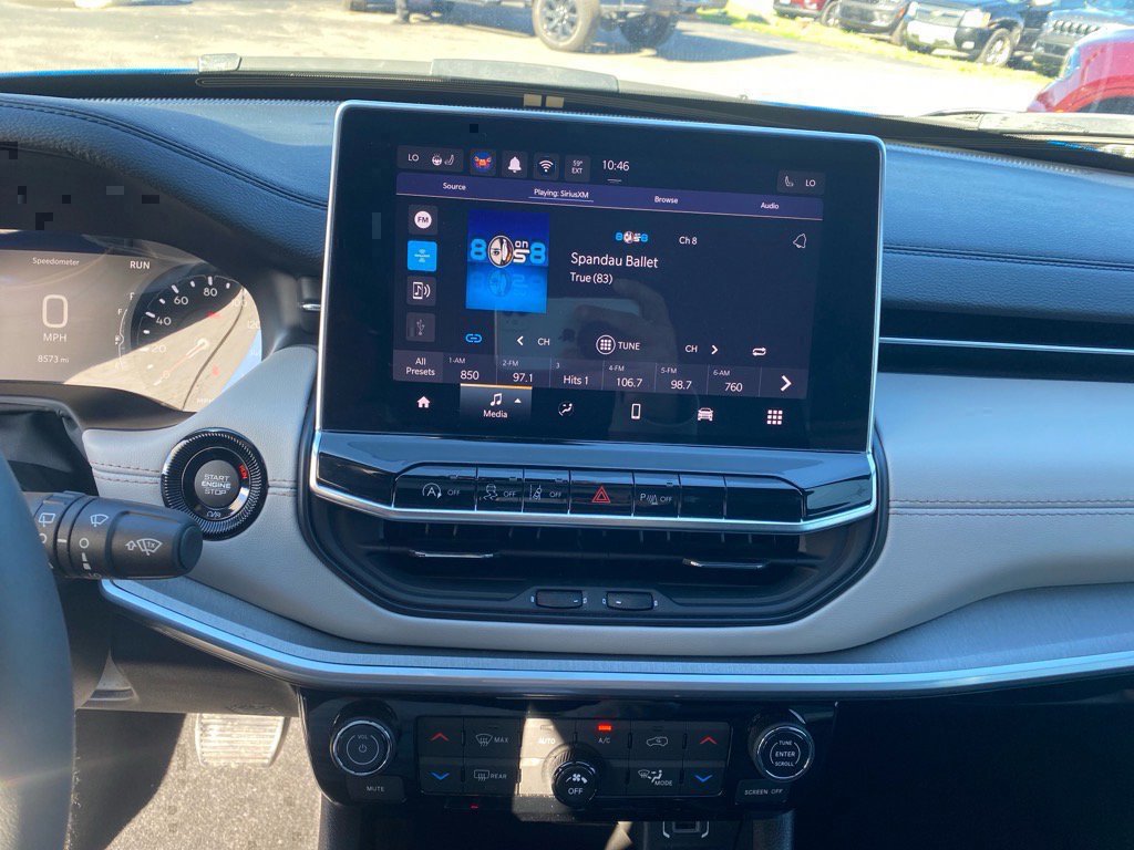 Used 2025 Jeep Compass Limited image 11