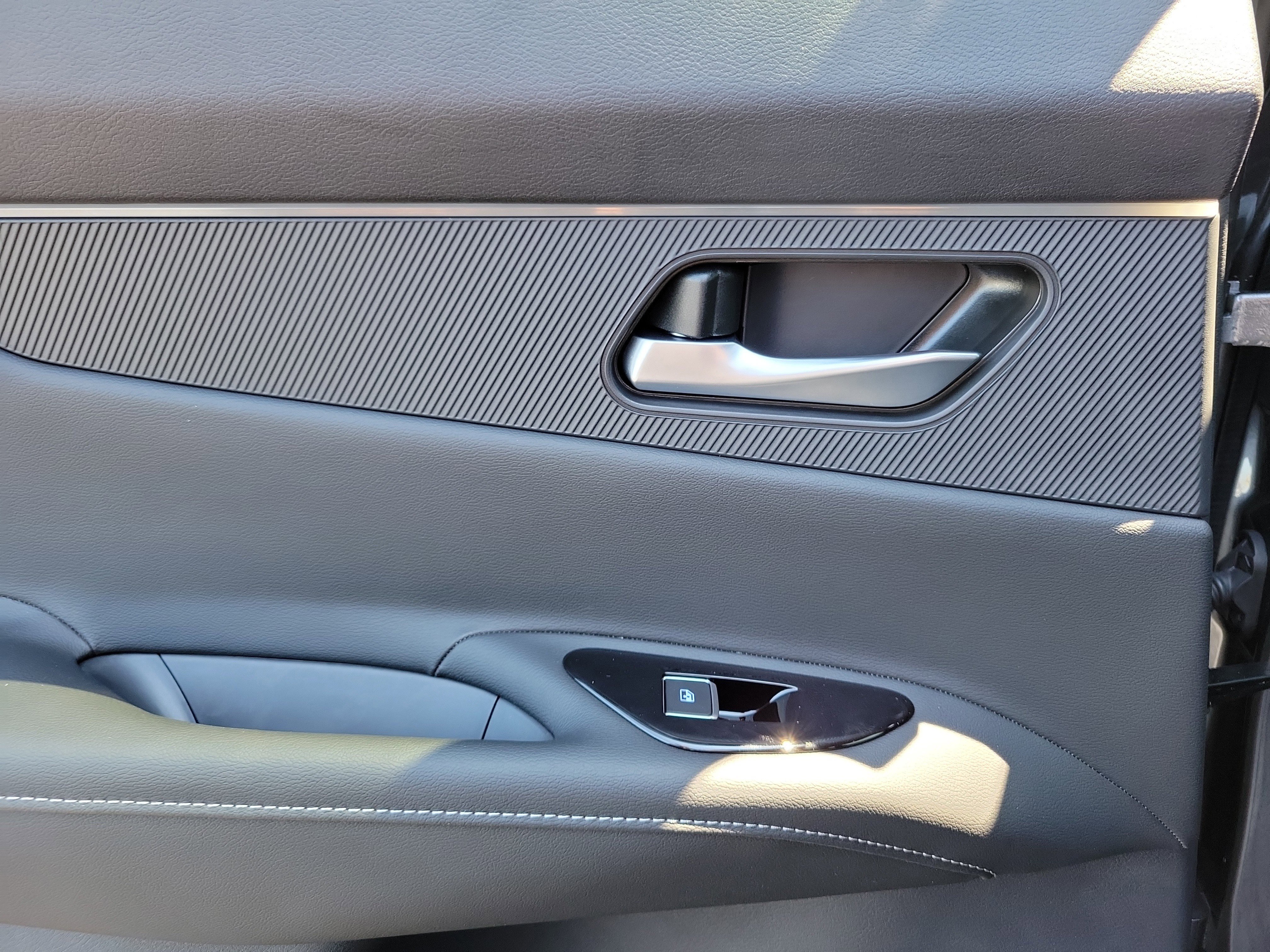 Used 2025 Nissan Murano SV w/ Cargo Package image 12