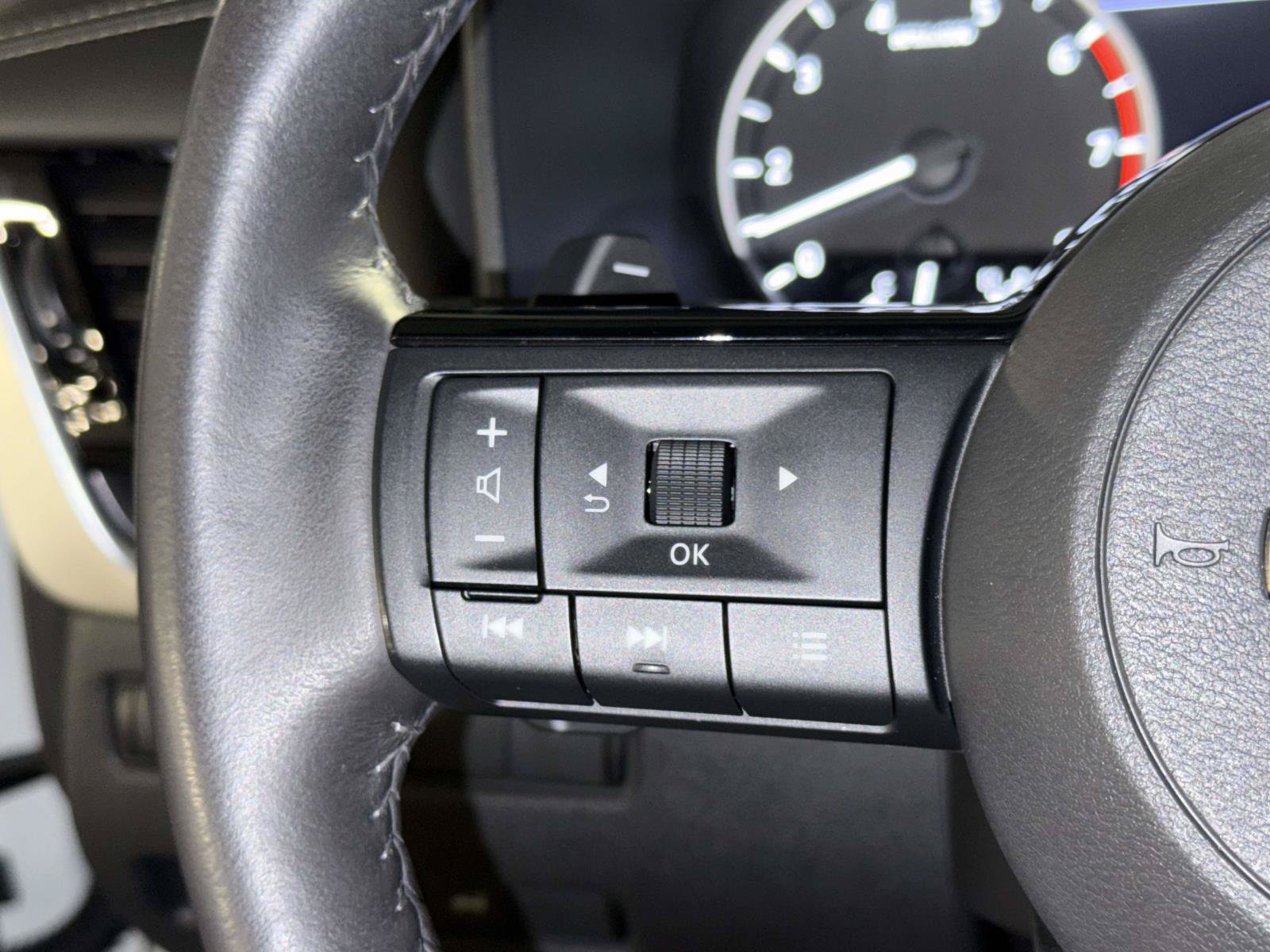 Used 2023 Nissan Rogue SV w/ SV Premium Package AWD/4WD image 32