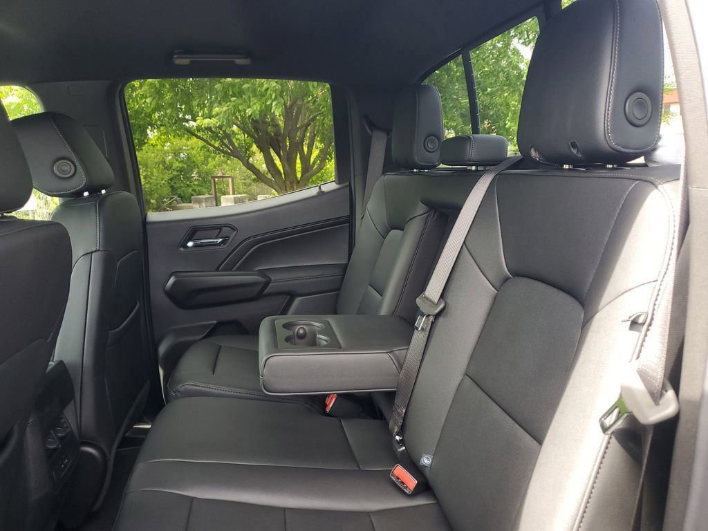 New 2025 GMC Canyon Elevation w/ Convenience Package image 9