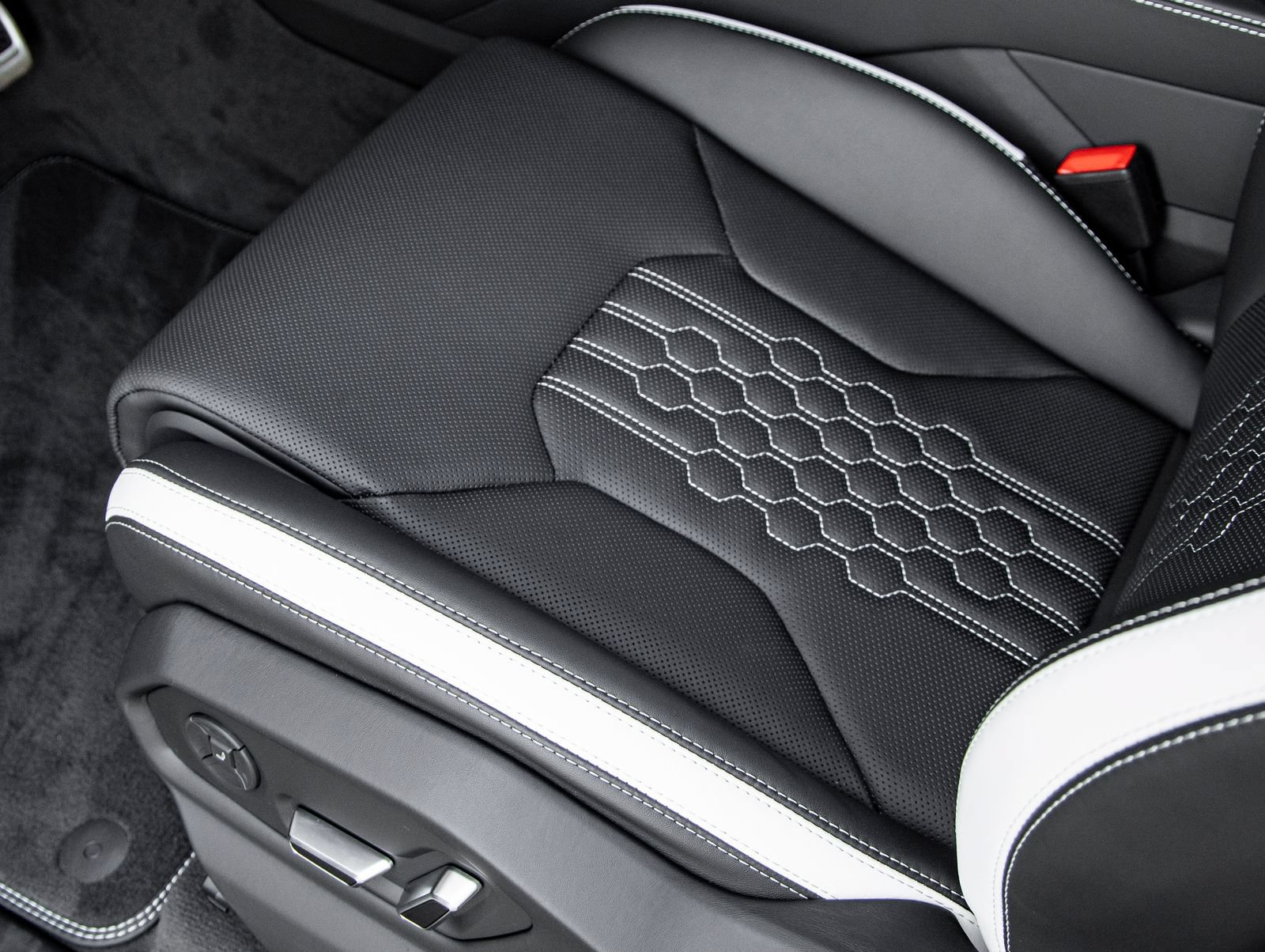 Used 2024 Lamborghini Urus S AWD/4WD image 23