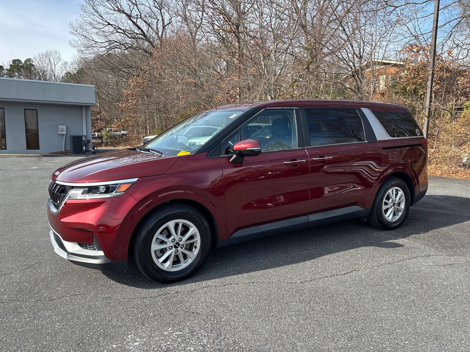 Used 2024 Kia Carnival LX image 2